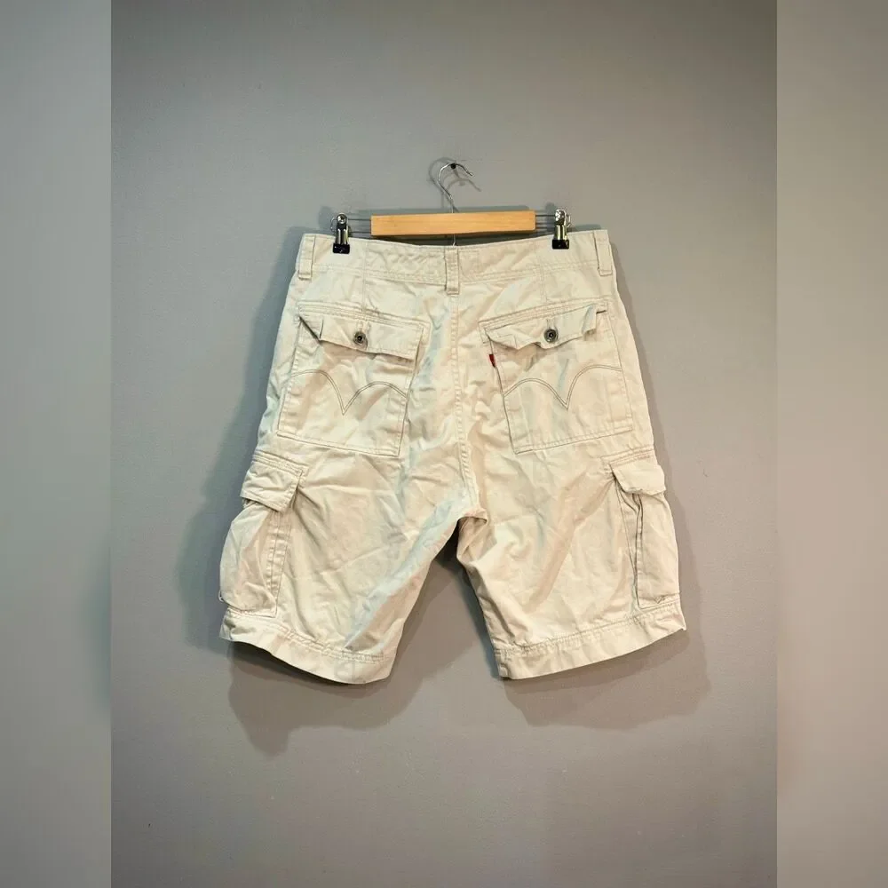 Men's Cream Levi's Cotton Cargo Shorts Size 33 VGUC